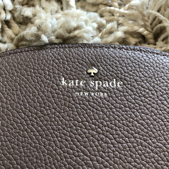 🆕 {Kate Spade} Shara Larchmont Ave Phone Wristlet - Picture 4 of 5